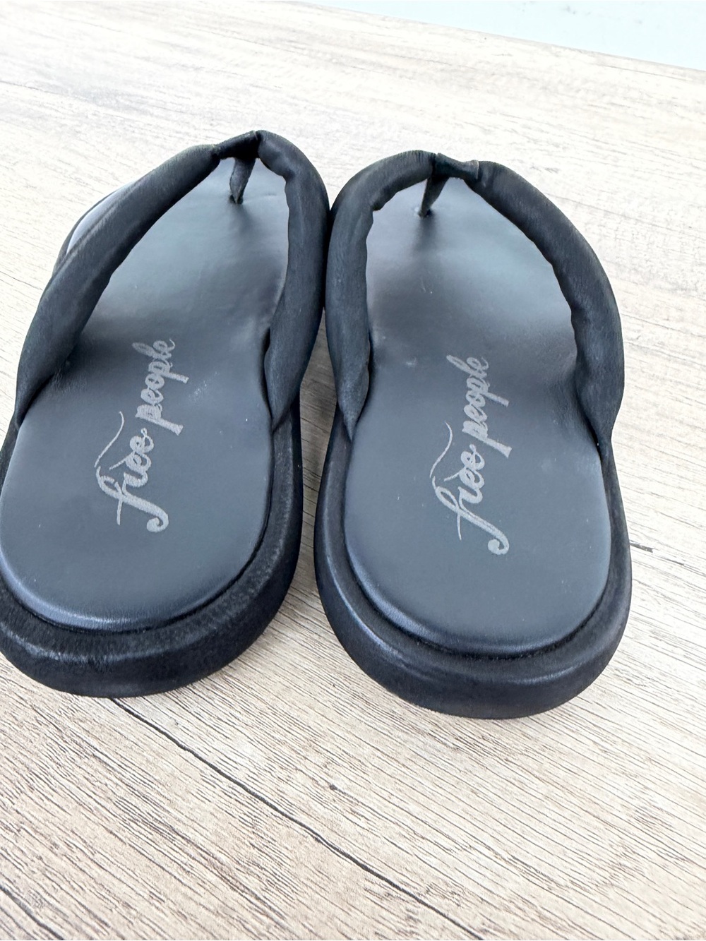 Free People Black Quilted Padded Flip-Flop Sandals - Picture 4 of 7